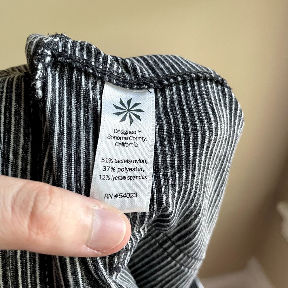 Athleta black white striped summer workout shorts women's size M zipper pockets - Picture 5 of 5